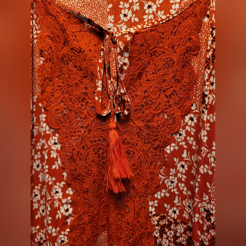 Suzanne Betro Weekend Red and White Patterned Lace Long Sleeved Blouse - Size XL - Picture 5 of 5